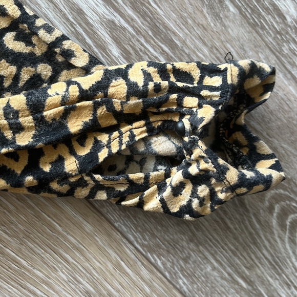 TOPSHOP Cropped Leopard Print Blouse - Picture 5 of 7